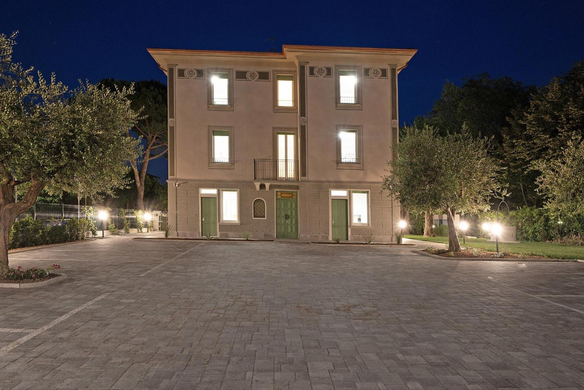 Villa Caterina Apartments By Wonderful Italy Дезенцано-дель-Гарда Экстерьер фото