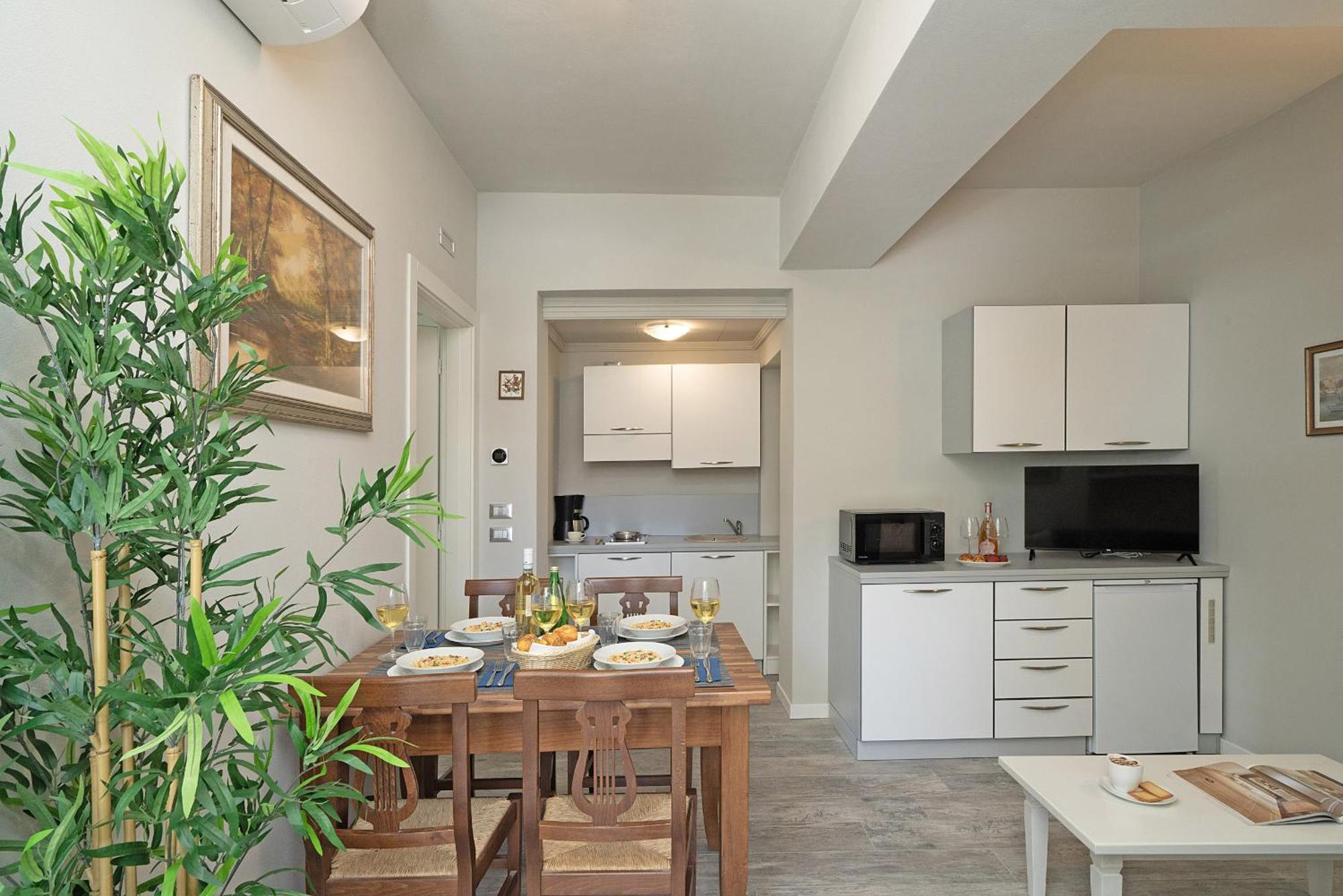 Villa Caterina Apartments By Wonderful Italy Дезенцано-дель-Гарда Экстерьер фото