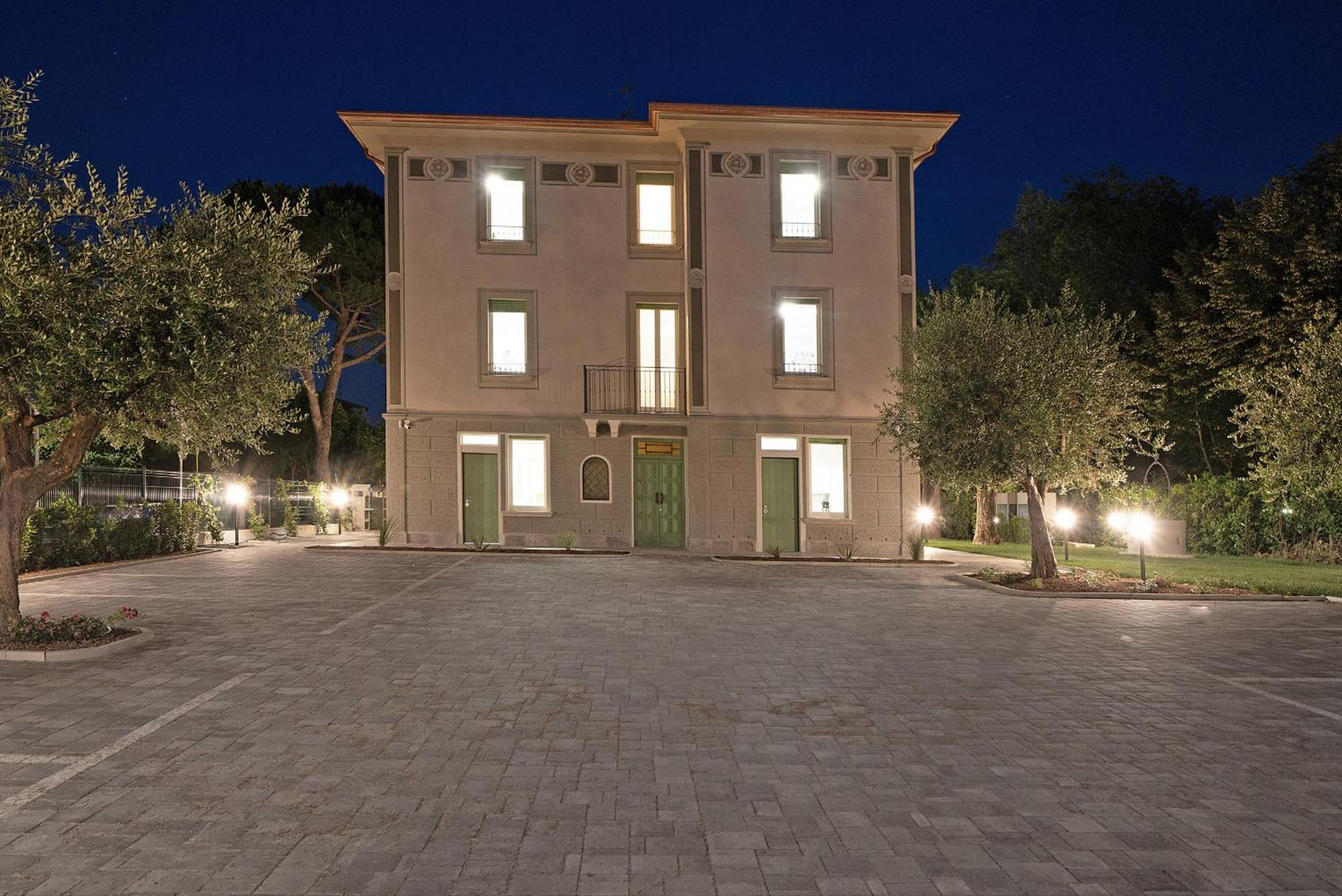 Villa Caterina Apartments By Wonderful Italy Дезенцано-дель-Гарда Экстерьер фото